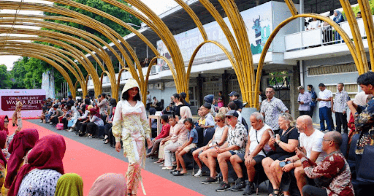 Banyuwangi Batik Festival 2025: Talenta Cilik Hidupkan Panggung Lorong Bambu