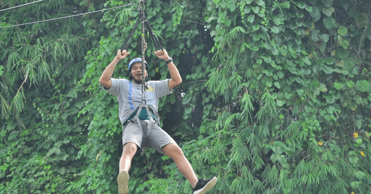 Flying Fox Sungai Citarik: Sensasi Meluncur 130 Meter di Atas Derasnya Arus Cikidang