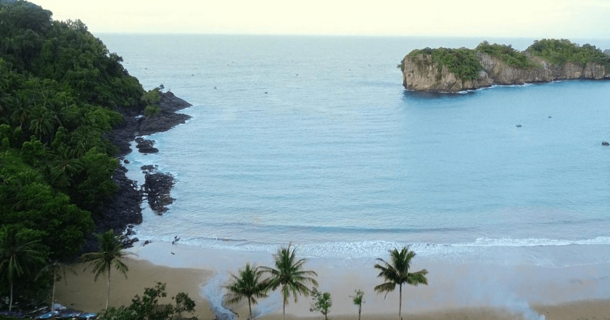 Pesona Pantai Kuyon: Surga Ganda Trenggalek yang Tawarkan Sawah dan Laut