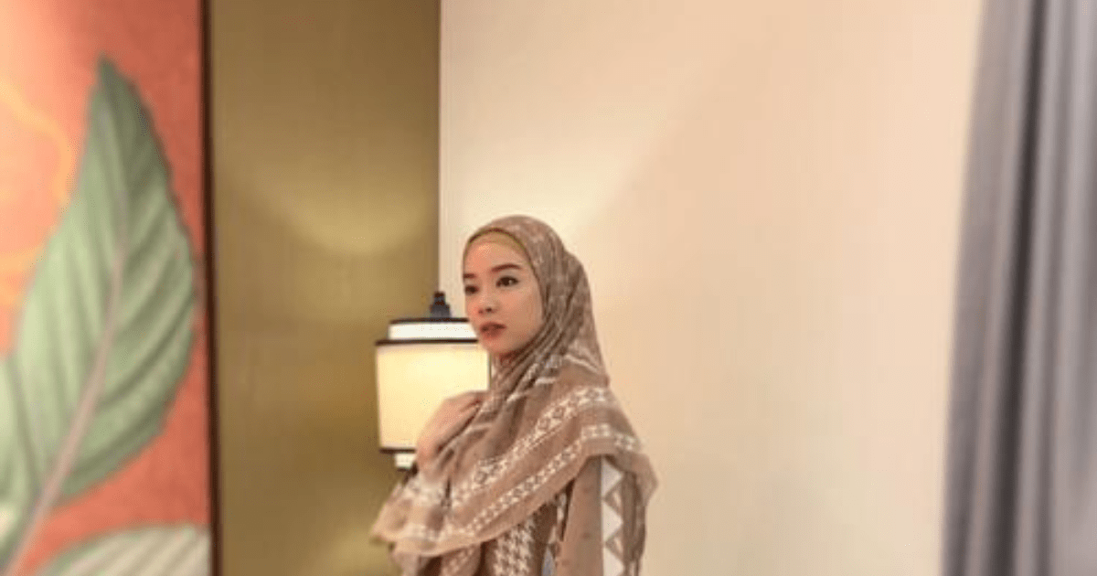 Gaya Hijab Lindswell Kwok: 6 Inspirasi Modest Fashion Modis dan Santun