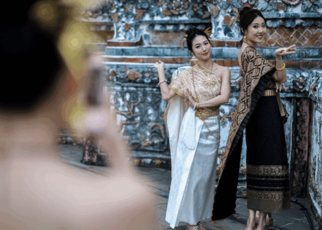 Bikin Resah! Kelakuan Fotografer di Wat Arun Ini Keluhkan Banyak Turis