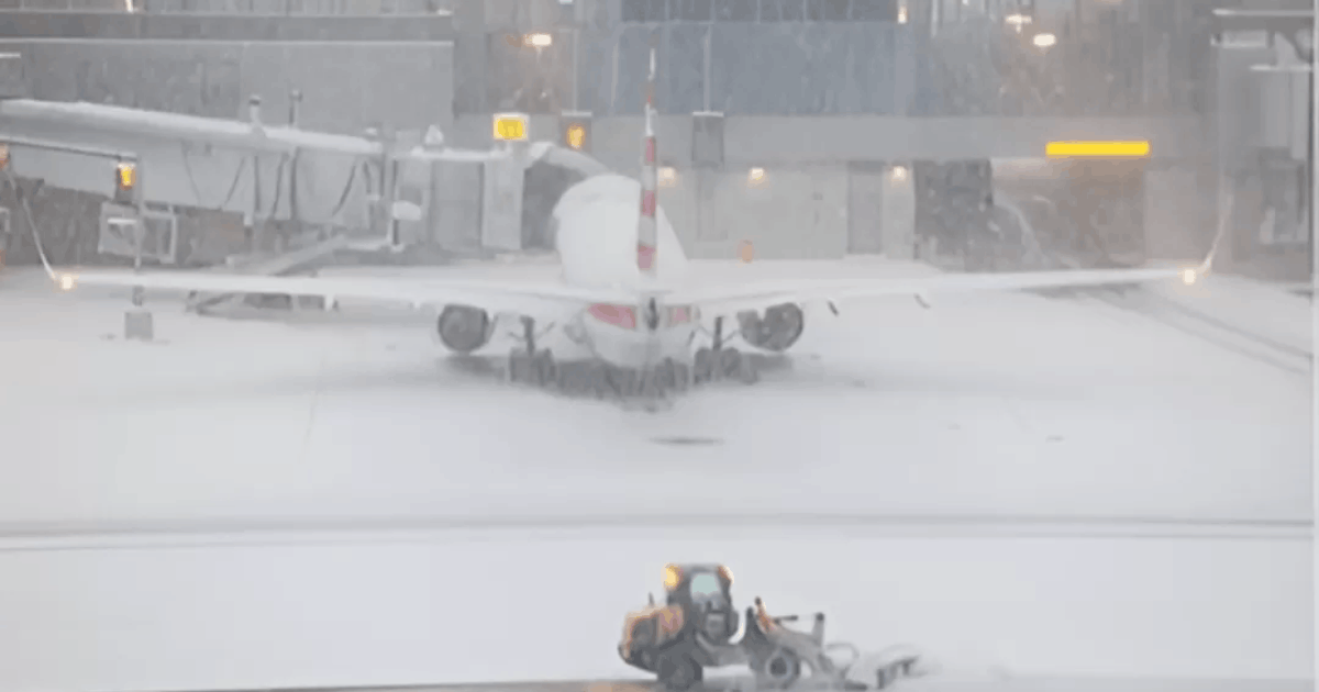 Badai Fern Lumpuhkan Penerbangan AS: American Airlines Paling Rugi