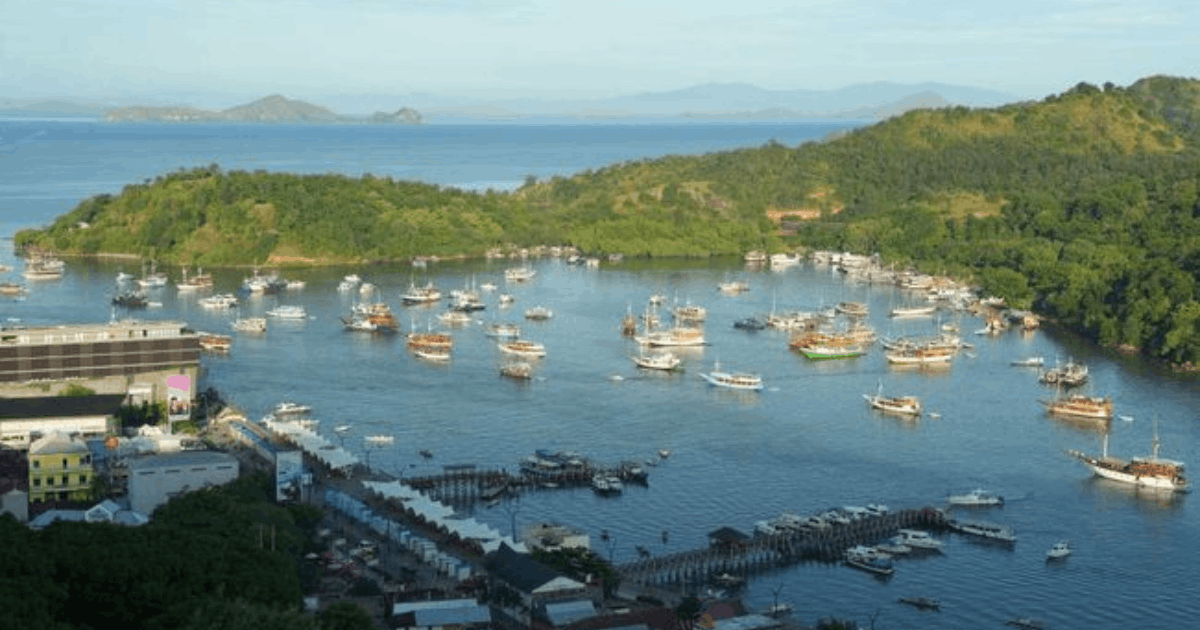 Cuaca Buruk! Labuan Bajo Tutup Layanan Kapal Wisata Sementara 2026