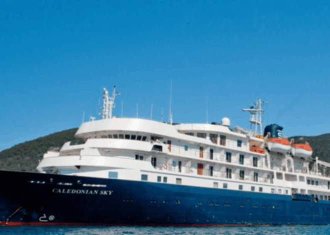 Miris! Kapal Pesiar Karam Usai Tabrak Terumbu Karang Raja Ampat 2026