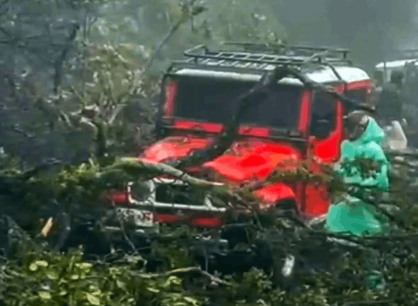 Bromo Longsor Hari Ini: 7 Motor Tertimbun dan Akses Wisata Tertutup