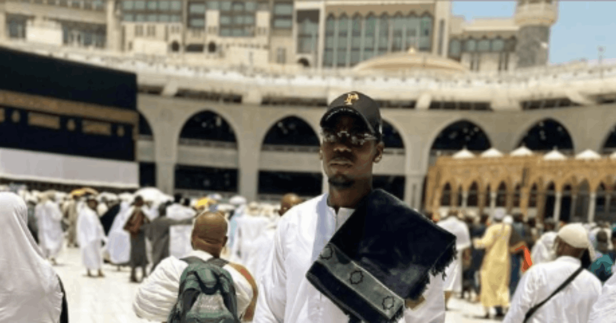 Pesepak Bola Dunia Ramadan: Potret Mesut Ozil hingga Paul Pogba