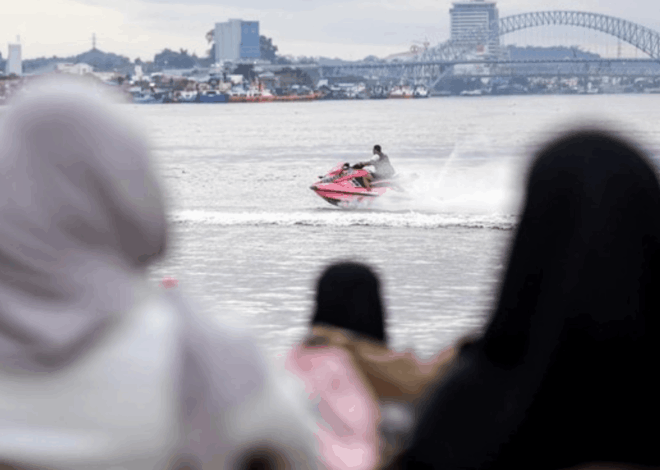 Ngabuburit di Sungai Mahakam: Atraksi Jet Ski Jadi Daya Tarik Utama!