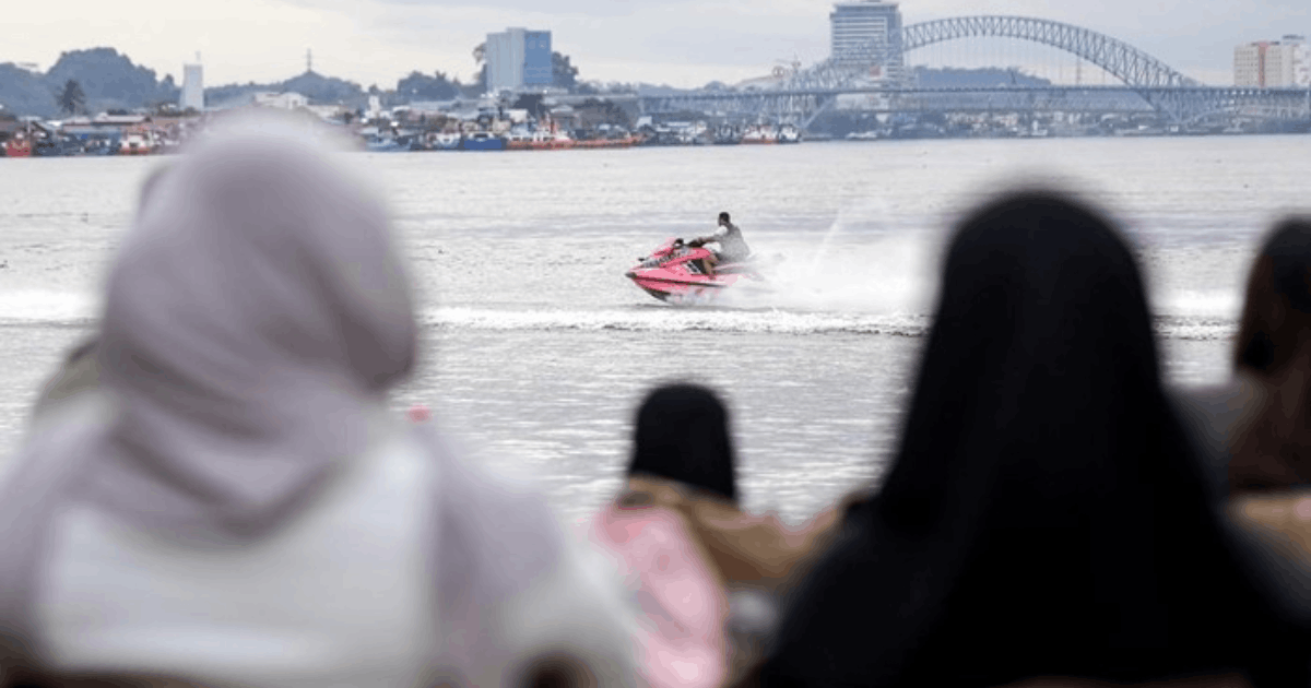 Ngabuburit di Sungai Mahakam: Atraksi Jet Ski Jadi Daya Tarik Utama!
