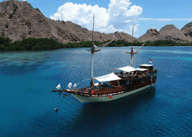 Kabar Terbaru: Kapal Wisata Labuan Bajo Kembali Berlayar dengan Syarat!