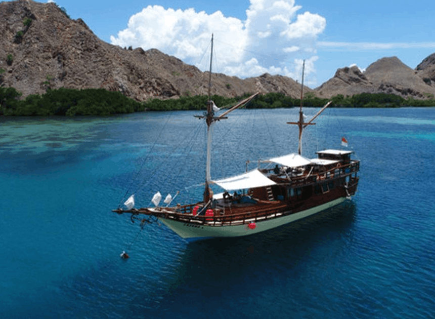 Kabar Terbaru: Kapal Wisata Labuan Bajo Kembali Berlayar dengan Syarat!