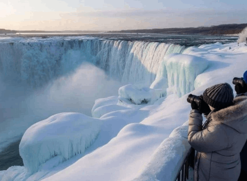 Fenomena Langka: Air Terjun Niagara Membeku Akibat Suhu Ekstrem