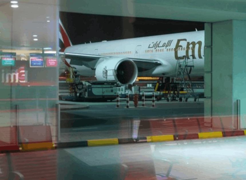 Miris! Cerita Penumpang Emirates Terjebak di Pesawat Tanpa Makanan