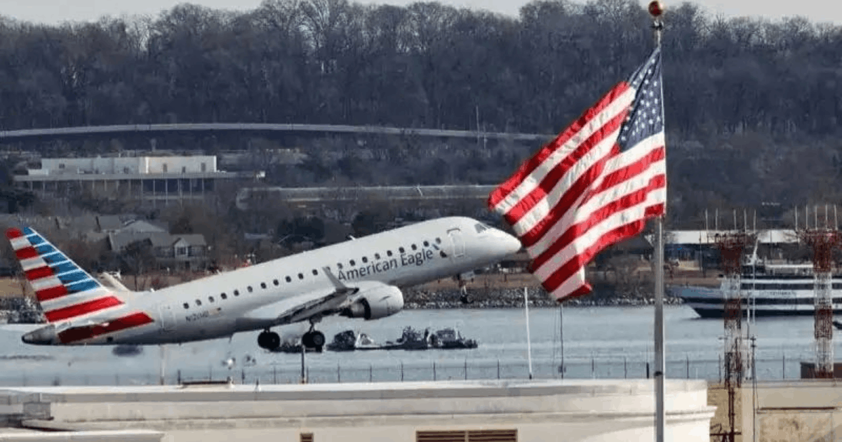 Mencekam! Terjadi Kekacauan Langit Amerika Akibat Cuaca Buruk