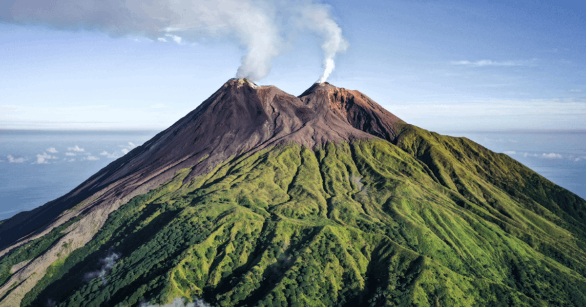 Pesona Wisata Pulau Siau: Gunung Berapi yang Menyala