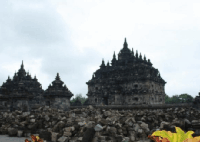 Pesona Candi Plaosan: Tak Kalah Eksotis dari Prambanan!
