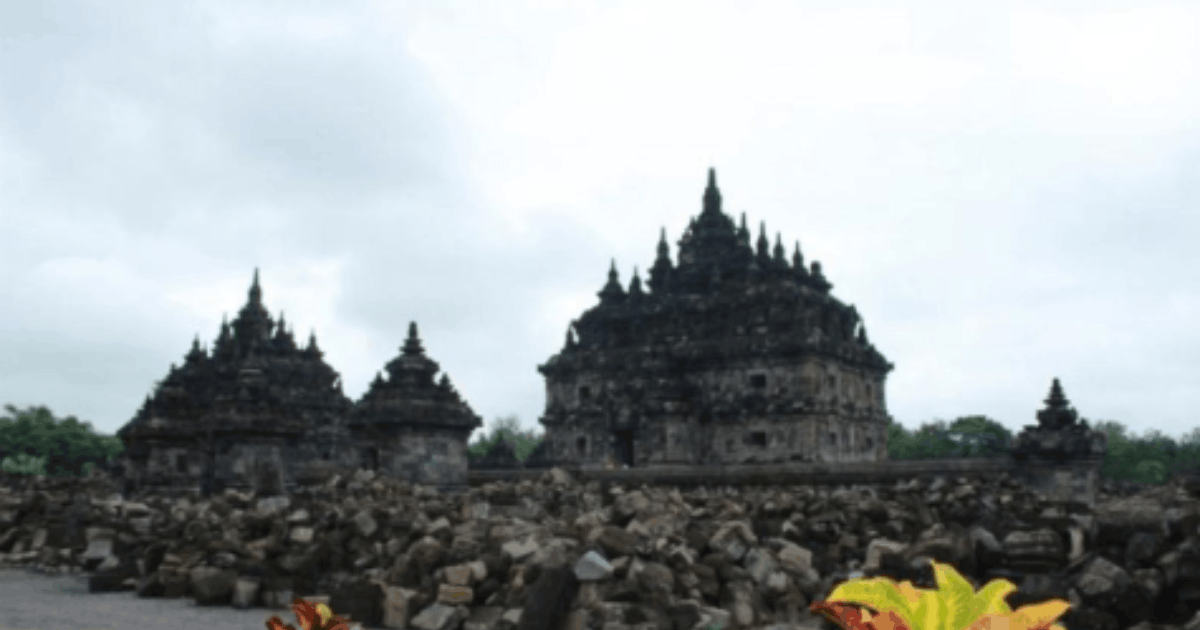 Pesona Candi Plaosan: Tak Kalah Eksotis dari Prambanan!