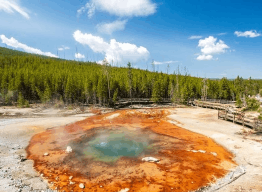 Fenomena Langka! Geyser Asam Terbesar di Dunia Kembali Meletus