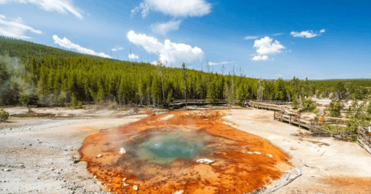 Fenomena Langka! Geyser Asam Terbesar di Dunia Kembali Meletus