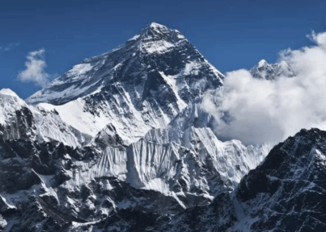 Mencekam! 5 Fakta Gunung Carstenz yang Sering Menelan Korban Jiwa