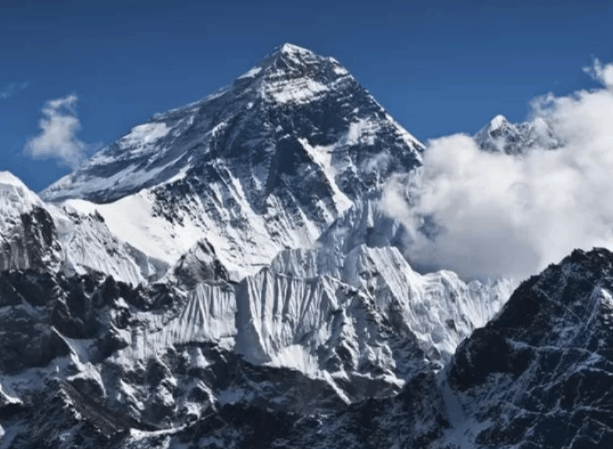 Mencekam! 5 Fakta Gunung Carstenz yang Sering Menelan Korban Jiwa