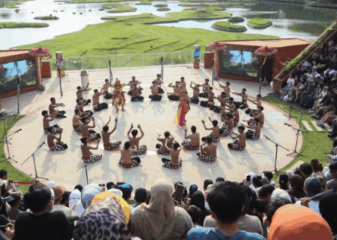 Tari Kecak TMII Jakarta Pukau Ribuan Wisatawan