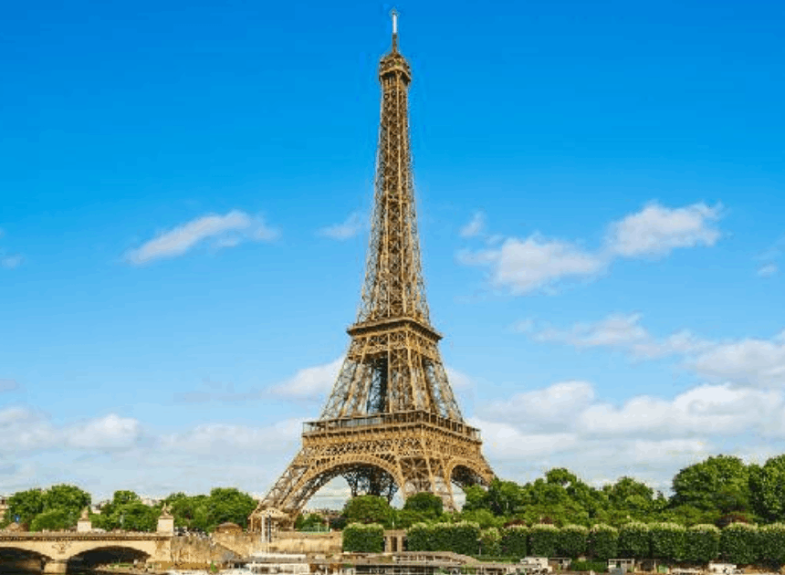 Tangga Menara Eiffel Dilelang Jadi Rebutan Kolektor