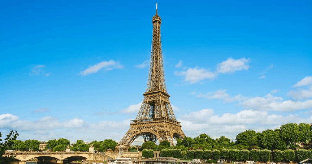 Tangga Menara Eiffel Dilelang Jadi Rebutan Kolektor