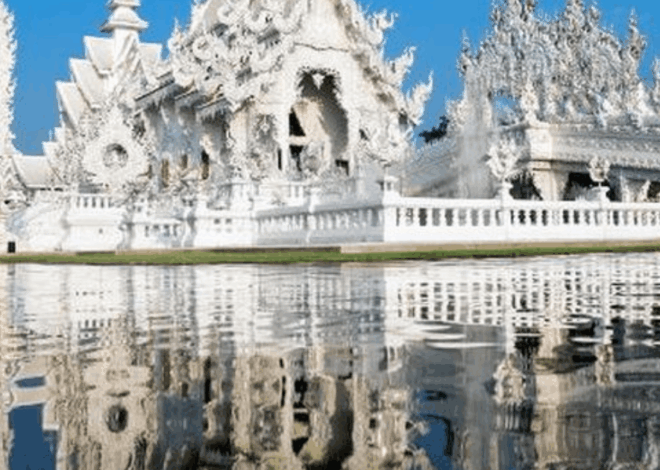 Viral! Aksi Turis di Kuil Thailand Ciuman Bikin Netizen Terbelah