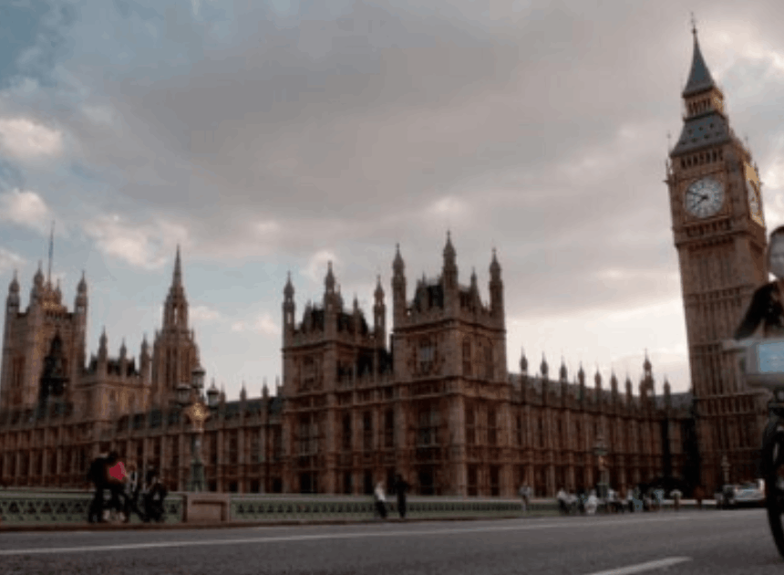 Cuaca Buruk Inggris Ikonik Jadi Penarik Turis