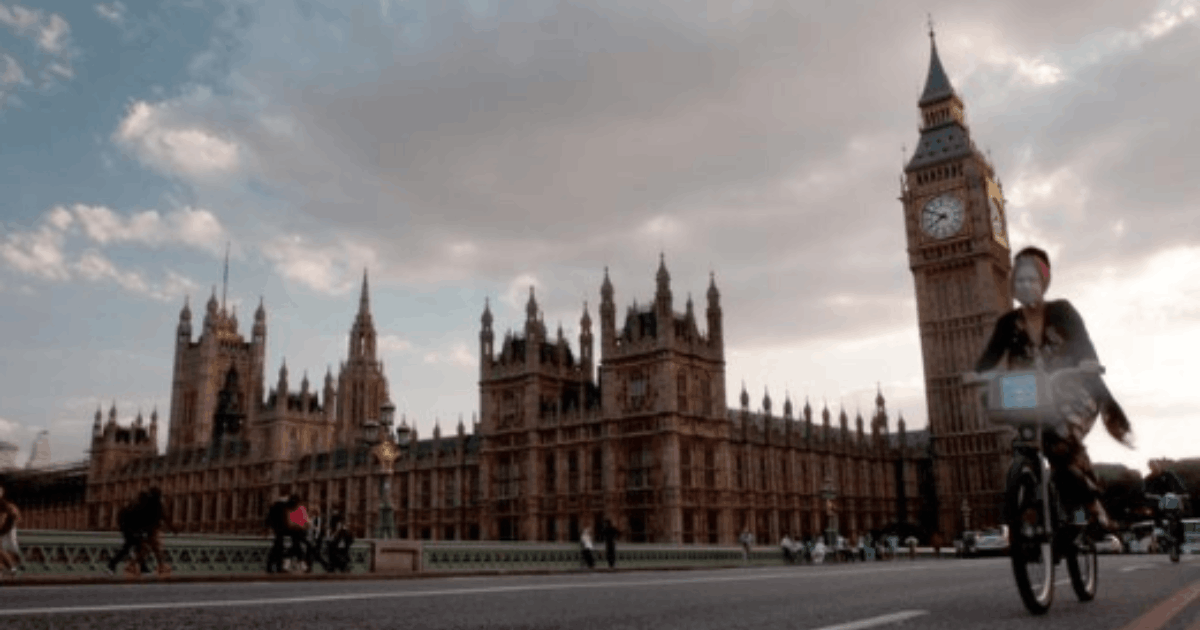 Cuaca Buruk Inggris Ikonik Jadi Penarik Turis