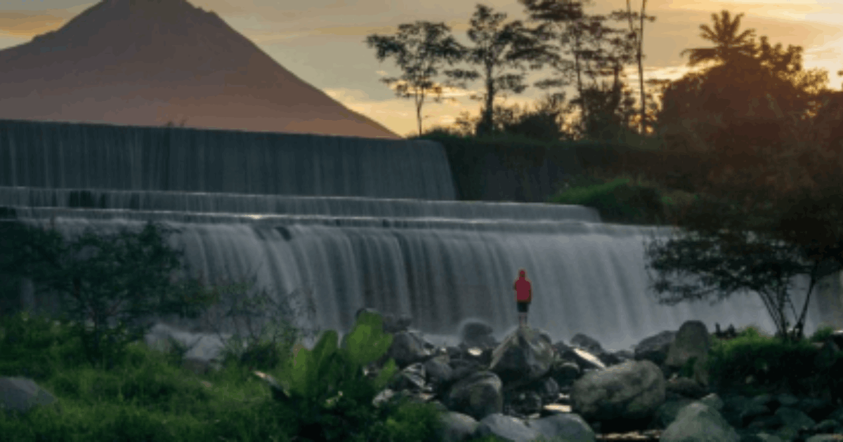 Wisata Alam Magelang: Pesona Air Terjun Berlatar Gunung Merapi, Destinasi Hidden Gem yang Memukau!
