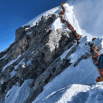 Tipu-tipu sewa helikopter di Gunung Everest