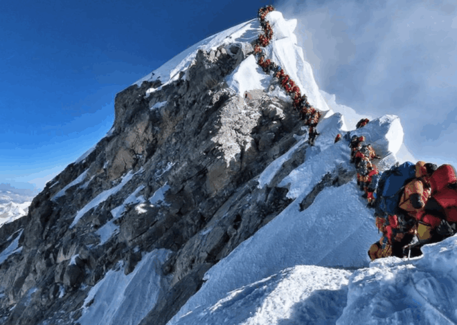 Geger Tipu Tipu Sewa Helikopter di Gunung Everest Incar Pendaki Asing