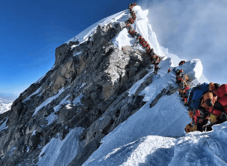 Geger Tipu Tipu Sewa Helikopter di Gunung Everest Incar Pendaki Asing