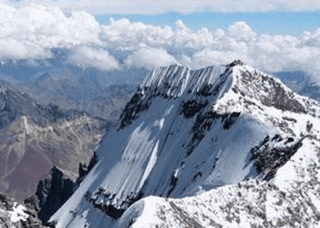 Bahaya Carstensz Pyramid: Mengenal Sisi Ekstrem Puncak Tertinggi Indonesia yang Sangat Menantang Nyawa!