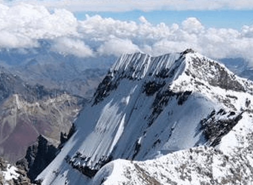 Bahaya Carstensz Pyramid: Mengenal Sisi Ekstrem Puncak Tertinggi Indonesia yang Sangat Menantang Nyawa!