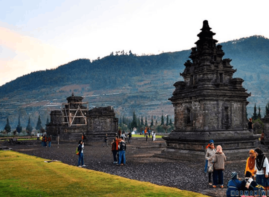 Wisata Dieng Negeri di Atas Awan: Memukau! Menjelajahi Keindahan Wisata Dieng Negeri di Atas Awan yang Menjadi Tempat Bersemayam Para Dewa!