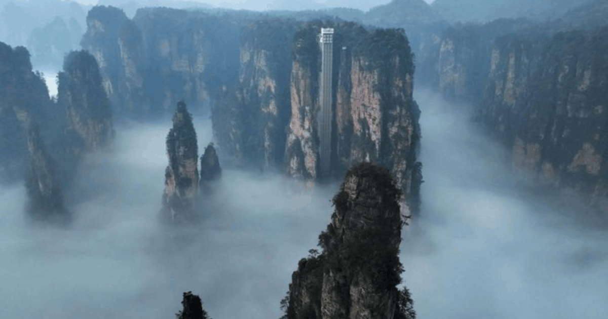 Pesona Zhangjiajie Negeri Batu: Keajaiban Alam dengan Akses Lift