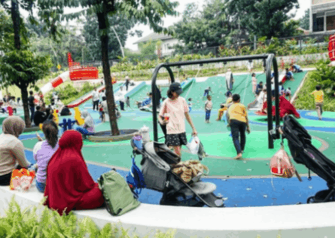 Taman Bendera Pusaka Ramai Pengunjung Piknik Olahraga