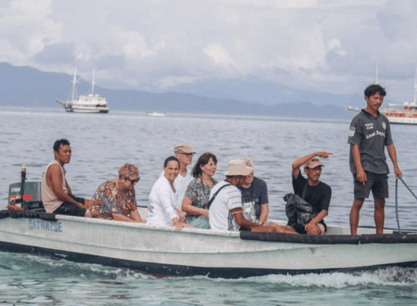 Wisata Bahari TN Komodo Dibuka, Turis Padati Taka Makassar
