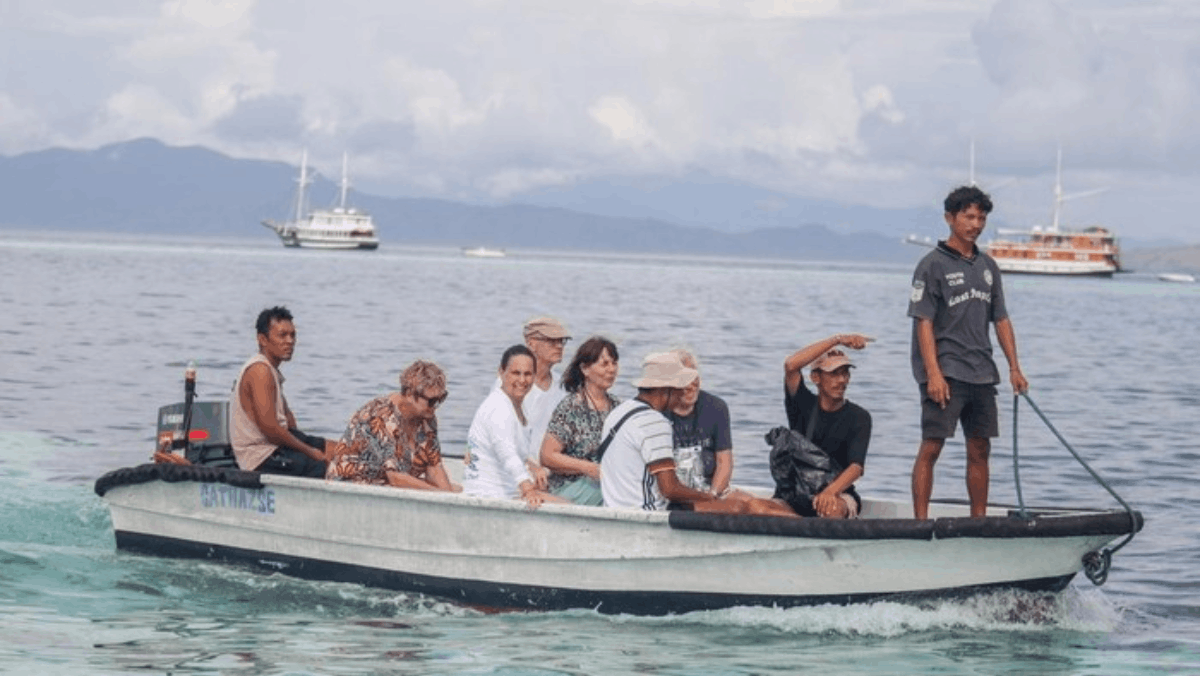 Wisata Bahari TN Komodo Dibuka, Turis Padati Taka Makassar