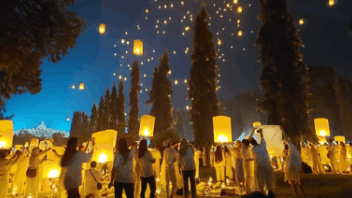 Tips Nonton Festival Lampion Waisak Borobudur