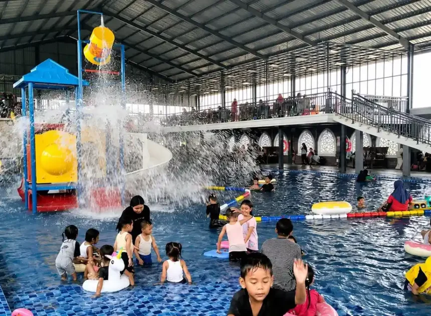 Ayra Splash Park Kediri: Kolam Indoor dan Suasana Kebun untuk Wisata Keluarga