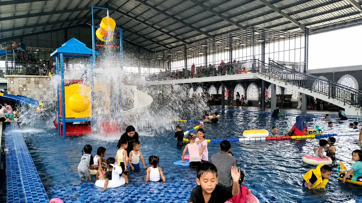 ayra splash park Ayra Splash Park Kediri: Kolam Indoor dan Suasana Kebun untuk⦠ayra splash park - ilustrasi berita Ayra Splash Park Kediri: Kolam Indoor dan Suasana Kebun untuk Wisata Keluarga