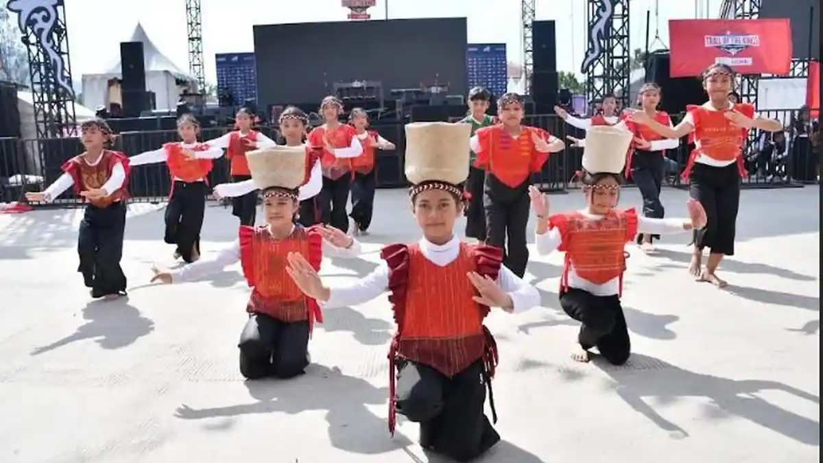 samosir culture Samosir Culture Performance Jadi Panggung Promosi Budaya Batak… samosir culture - ilustrasi berita Samosir Culture Performance Jadi Panggung Promosi Budaya Batak di Ajang…