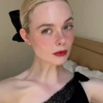 elle fanning topless - ilustrasi berita Elle Fanning topless: Berfoto di Pinggir Kolam Saat Liburan