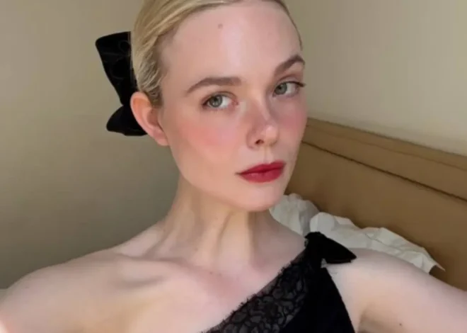 Elle Fanning topless: Berfoto di Pinggir Kolam Saat Liburan