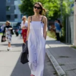 flowy jumpsuits - ilustrasi berita Flowy Jumpsuits: Alternatif Musim Panas Ala Gadis Chic di Cannes, London, dan Yunani