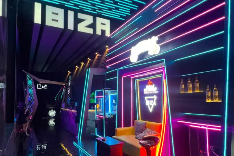 ibiza club surabaya Ibiza Club Surabaya: Menyigi Daya Tarik dan Fasilitas… ibiza club surabaya - ilustrasi berita Ibiza Club Surabaya: Menyigi Daya Tarik dan Fasilitas sebagai Pusat Pesta…