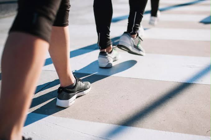 jalan kaki Keajaiban Jalan Kaki 2–5 Menit untuk Penderita Diabetes jalan kaki - ilustrasi berita Keajaiban Jalan Kaki 2–5 Menit untuk Penderita Diabetes